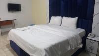 Tovia Hotel and Suite Limited客房内的一张或多张床位