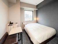 Super Hotel Sendaieki Higashiguchi Tennenonsen客房内的一张或多张床位