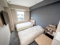 Super Hotel Sendaieki Higashiguchi Tennenonsen客房内的一张或多张床位