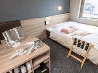 Super Hotel Sendaieki Higashiguchi Tennenonsen客房内的一张或多张床位