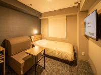 Super Hotel Sendaieki Higashiguchi Tennenonsen客房内的一张或多张床位