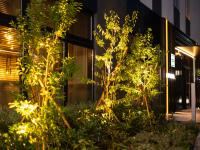 Super Hotel Sendaieki Higashiguchi Tennenonsen外面的花园