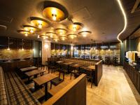 Super Hotel Sendaieki Higashiguchi Tennenonsen餐厅或其他用餐的地方
