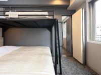 Super Hotel Sendaieki Higashiguchi Tennenonsen客房内的一张或多张床位