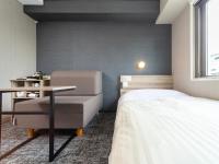 Super Hotel Sendaieki Higashiguchi Tennenonsen客房内的一张或多张床位