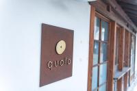 篠山城下町ゲストハウス quolo的证书、奖牌、标识或其他文件