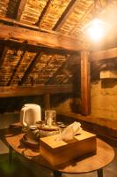篠山城下町ゲストハウス quolo的咖啡和沏茶工具