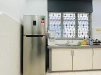 BM大山脚 Alma Single Storey Semi-D 5-minute To Aeon Mall的厨房或小厨房
