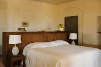 Hôtel du Couvent, a Luxury Collection Hotel, Nice客房内的一张或多张床位