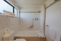 Edgewater Hotel的一间浴室