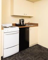 Ohia Waikiki Studio Suites的厨房或小厨房