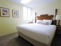 Ohia Waikiki Studio Suites客房内的一张或多张床位