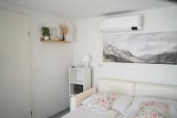 Eco Overnight Inn - Self Check-in客房内的一张或多张床位