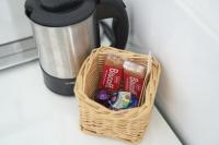 Eco Overnight Inn - Self Check-in的咖啡和沏茶工具