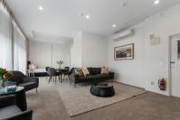 Southwark Hotel & Apartments的休息区