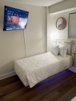 Luxe by the Sea - 5-Star Beachfront Escape客房内的一张或多张床位