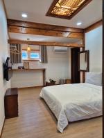Yeonyijae hanok stay客房内的一张或多张床位