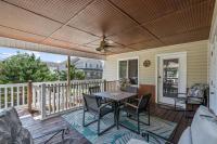 Domingos Beach Bungalow- Surfs Up的阳台或露台