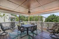 Domingos Beach Bungalow- Surfs Up的阳台或露台