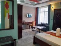 Mazola Diamond Hotel的电视和/或娱乐中心