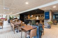 钟楼里昂中央酒店餐厅或其他用餐的地方