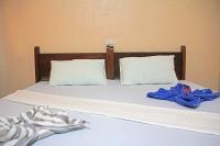 JBR Tourist Inn II - Port Barton客房内的一张或多张床位