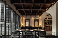 Rong Unique Hotel-Banyan Lake Scenery餐厅或其他用餐的地方