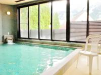 Tateyama Kokusai Hotel内部或周边的泳池