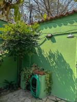 Hostel Morada do sol Paraty外面的花园