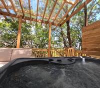 Cozy Coop Casita - Lake Travis-Hot Tub-Tiny House外面的花园