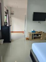The Lodge at Koh Kood的电视和&#47;或娱乐中心