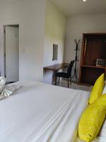 The Lodge at Koh Kood客房内的一张或多张床位