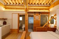 Hanok stay Mokhyang客房内的一张或多张床位