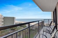 Captivating Coastal Charm - Oceanview Suite! PG 504的阳台或露台