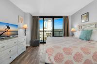 Captivating Coastal Charm - Oceanview Suite! PG 504客房内的一张或多张床位
