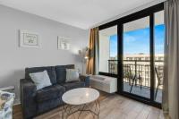 Captivating Coastal Charm - Oceanview Suite! PG 504的休息区