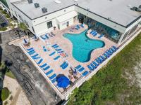 ONE More Sandy Day - 2BR 2BA Beach Condo, Sleeps 6内部或周边的泳池