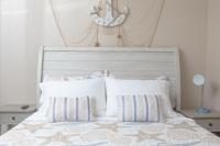 ONE More Sandy Day - 2BR 2BA Beach Condo, Sleeps 6客房内的一张或多张床位