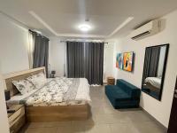Luxury Labone Edge 2-bedroom apartment in Accra - FiveHills homes客房内的一张或多张床位