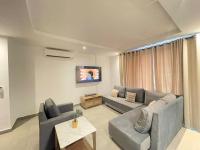 Luxury Labone Edge 2-bedroom apartment in Accra - FiveHills homes的休息区