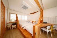Hanok stay Mokhyang客房内的一张或多张床位
