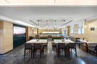 北京天坛东门龙潭公园亚朵酒店餐厅或其他用餐的地方