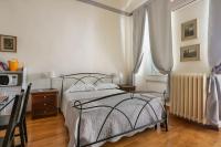 Next to the Duomo of Florence, Lorenzo, with Private Terrace客房内的一张或多张床位