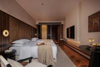 Rong Unique Hotel-Banyan Lake Scenery客房内的一张或多张床位