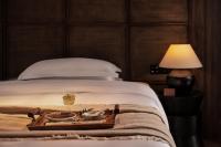 Rong Unique Hotel-Banyan Lake Scenery客房内的一张或多张床位