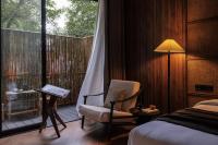 Rong Unique Hotel-Banyan Lake Scenery客房内的一张或多张床位