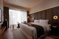 Rong Unique Hotel-Banyan Lake Scenery客房内的一张或多张床位