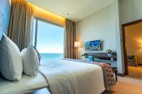 Sofia Colombo City Hotel的电视和/或娱乐中心