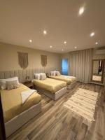 SEQUOIA Pyramids View客房内的一张或多张床位