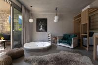 Evora Luxury Suites的休息区